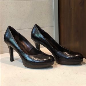 Tahari Tahiti TA-Lonnie heel cacao size 8 1/2